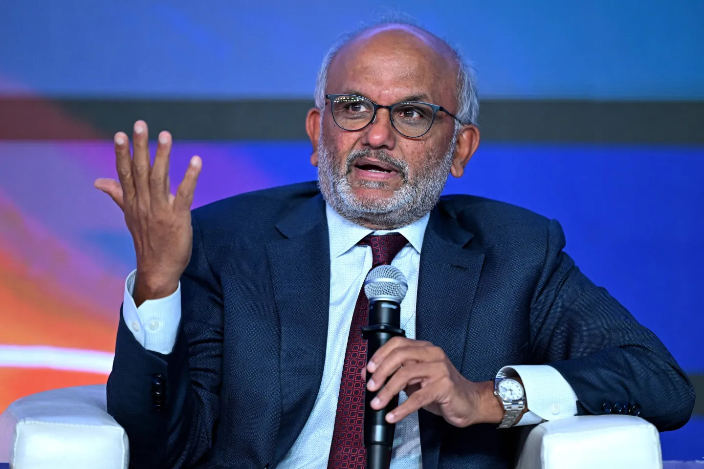 sample image for topic on Adobe begins CEO search as Shantanu Narayen steps down