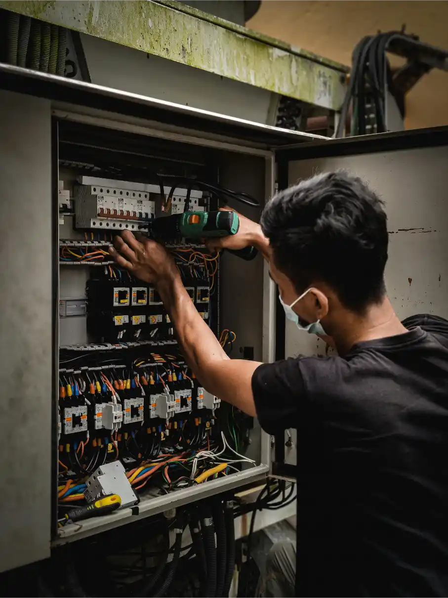 IT Support Specialist managing technical operations for a telecommunications company