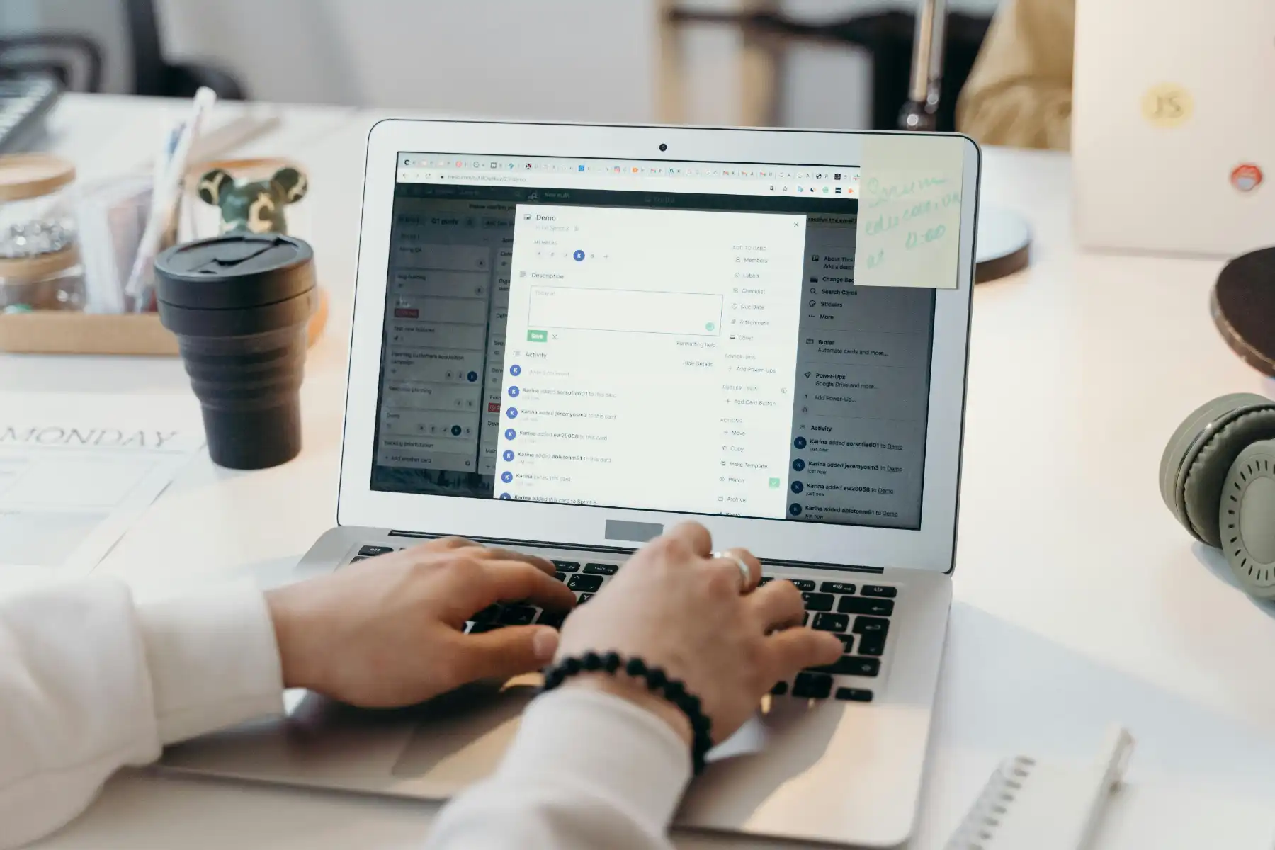 Digital Marketer managing online campaigns and lead generation for manufacturing