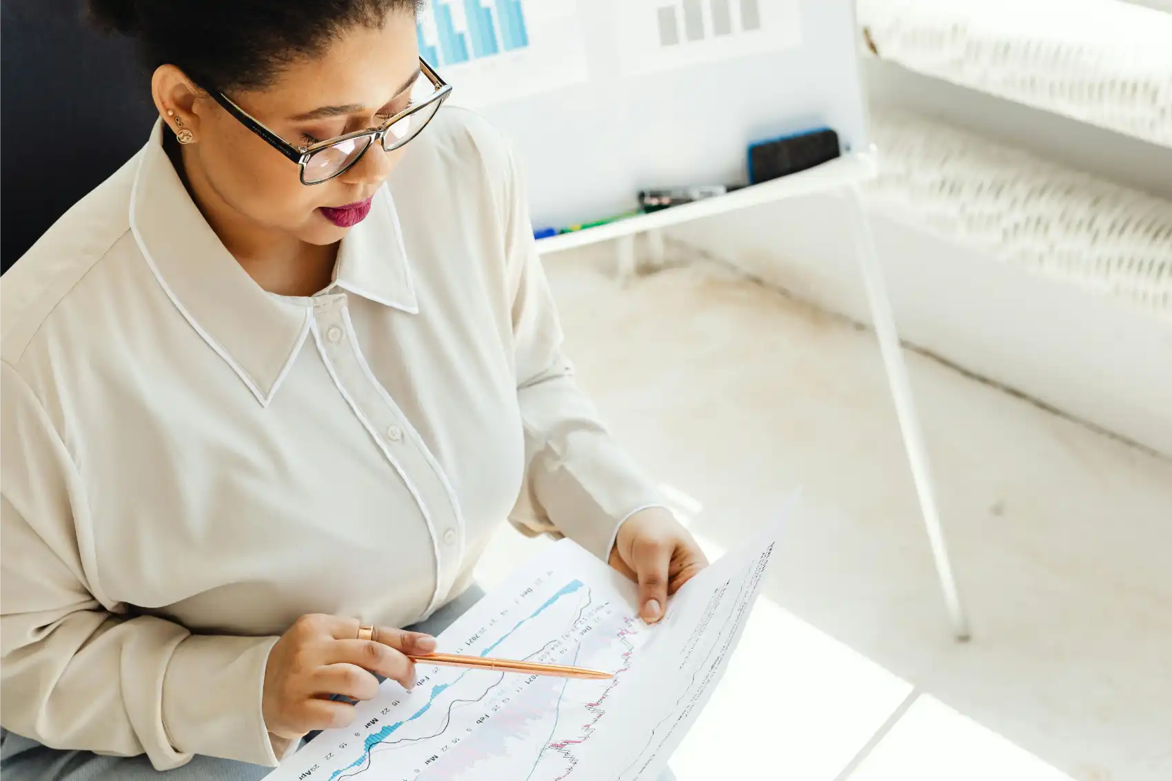 Telecommunications analyst monitoring network performance and analyzing data