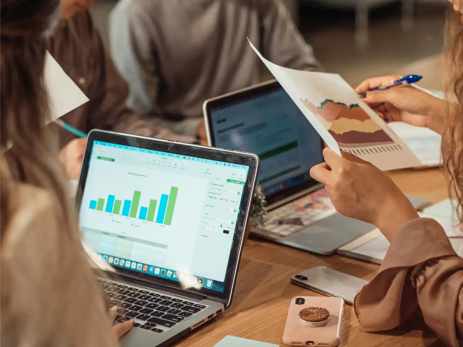 Amazon Performance and Metrics Reporting Officer reviewing e-commerce data