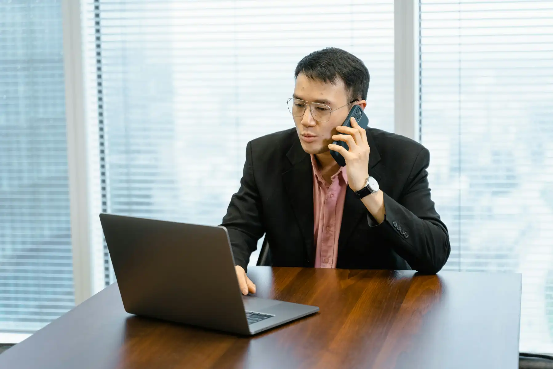 Appointment setter managing sales outreach and scheduling calls for Amazon FBA clients
