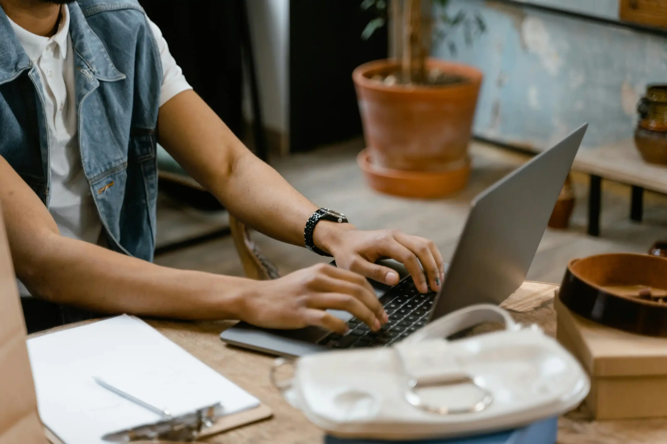 portrait about Amazon FBA Seller Tools 2026: Build a $100/Month Lean Stack