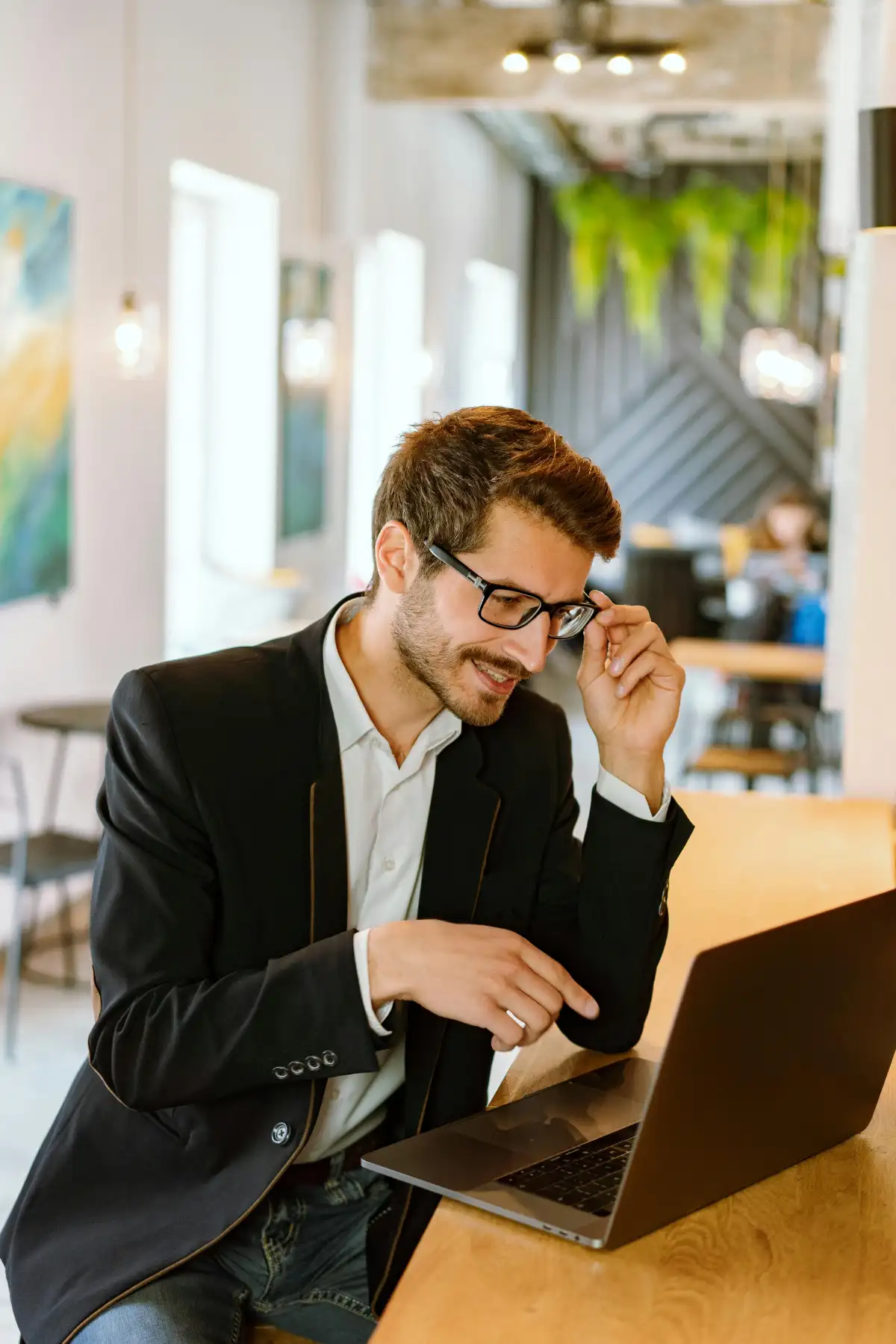 Billing and provisioning specialist managing telecom account activations and invoicing