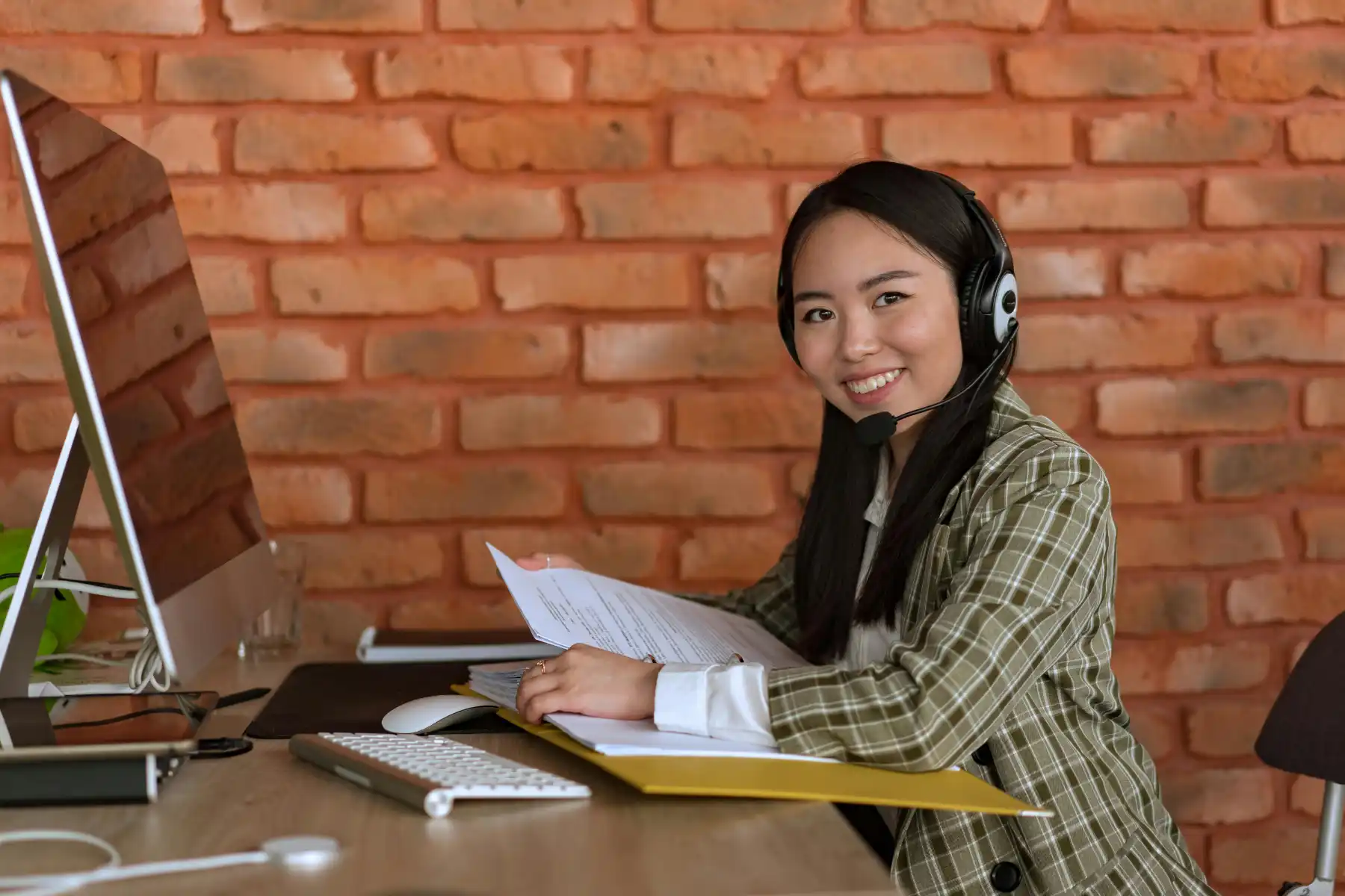 Customer Service Representative assisting retail clients