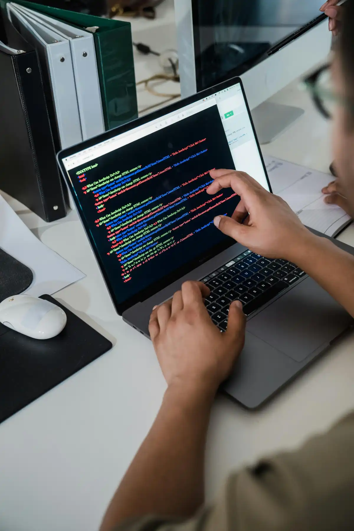 Front-End Developer optimizing manufacturing software interfaces