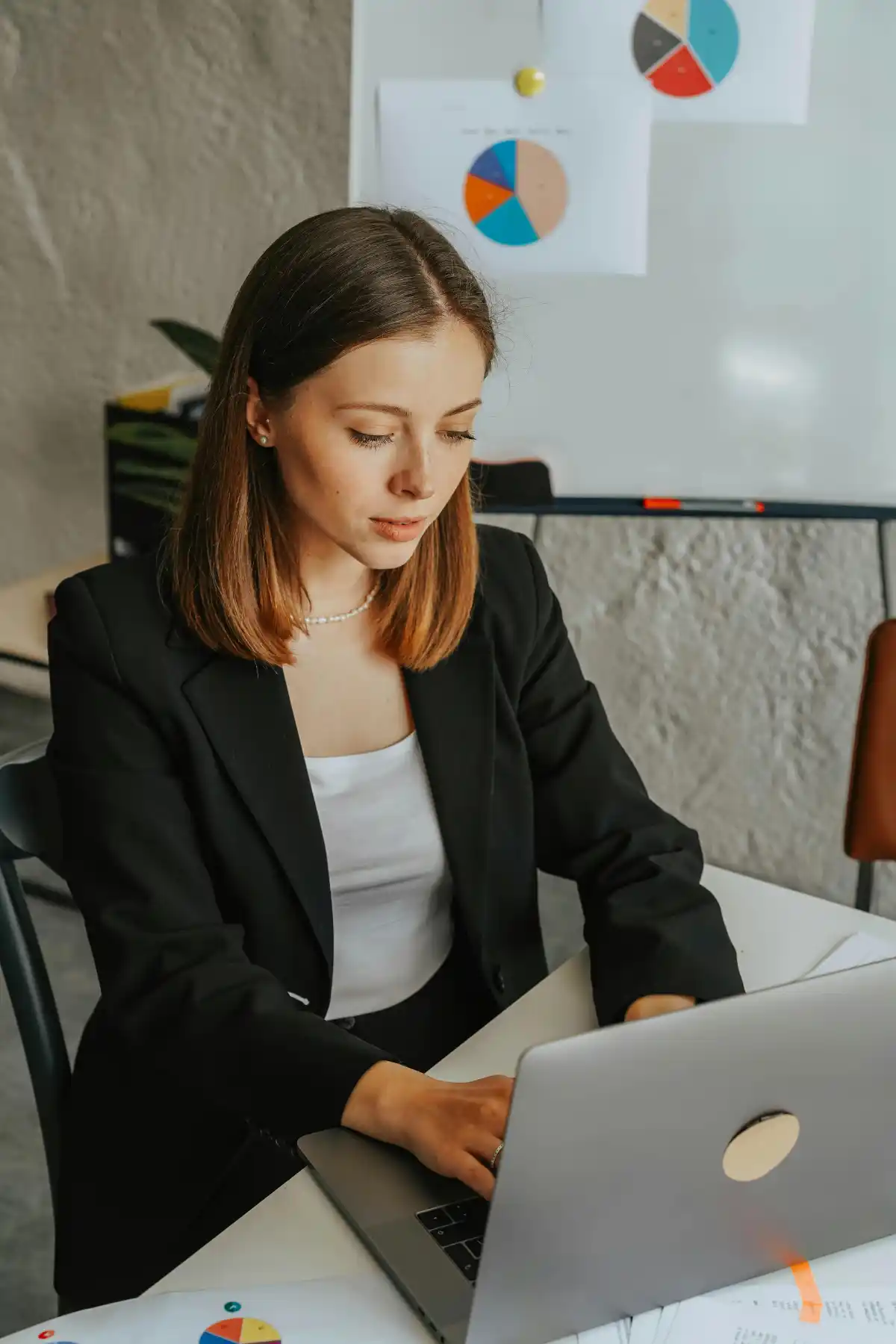 Content Writer working on Amazon FBA product descriptions