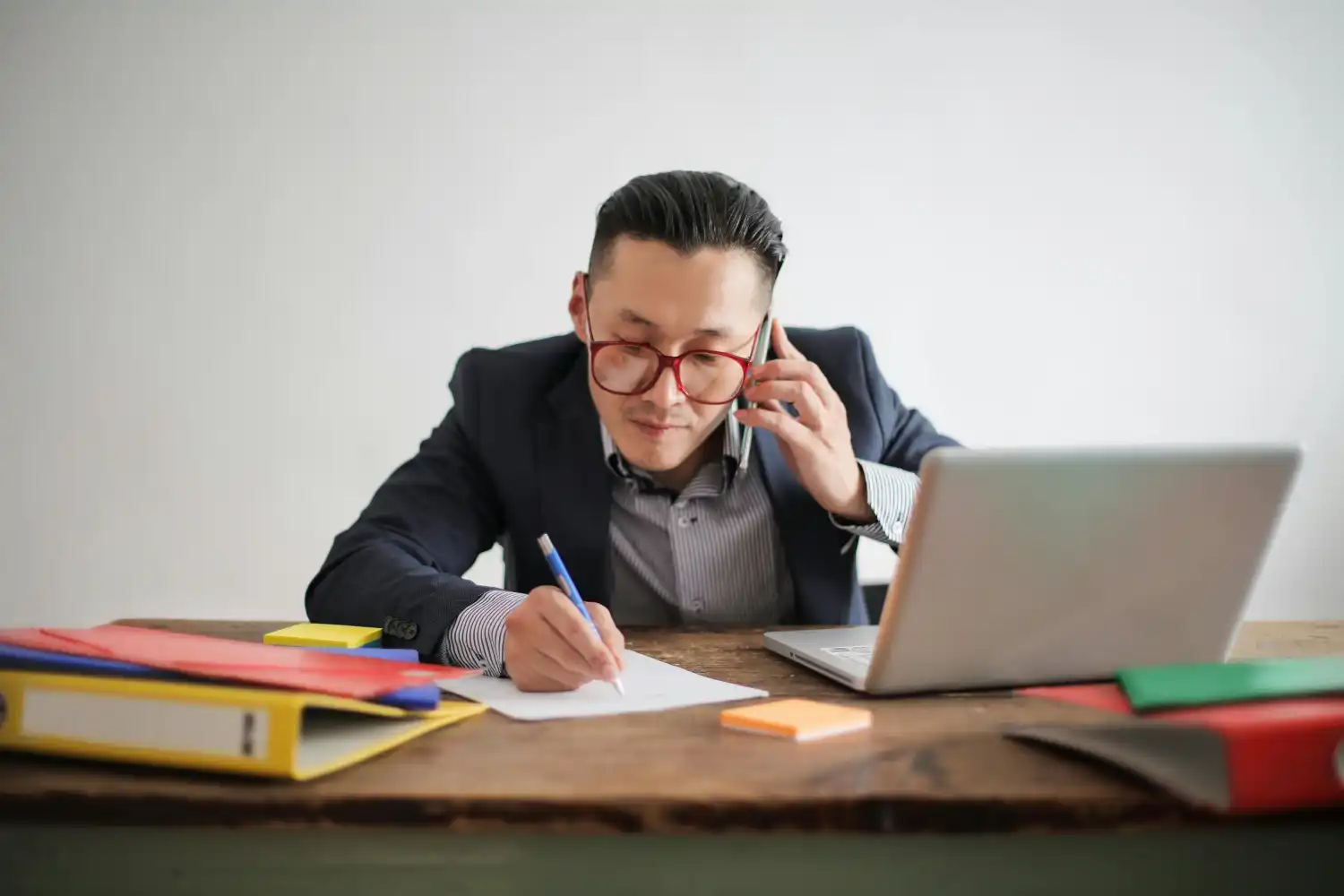 Supplier and Vendor Communication Assistant managing Amazon FBA supply chain conversations