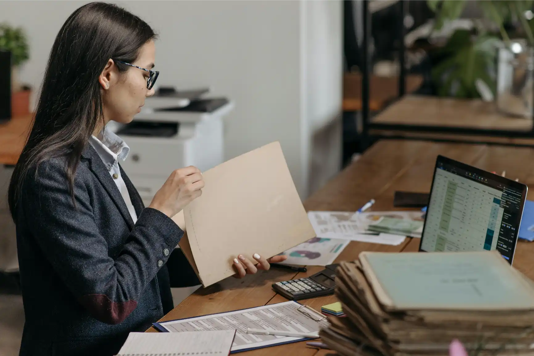 Amazon FBA Office Manager coordinating inventory and shipments