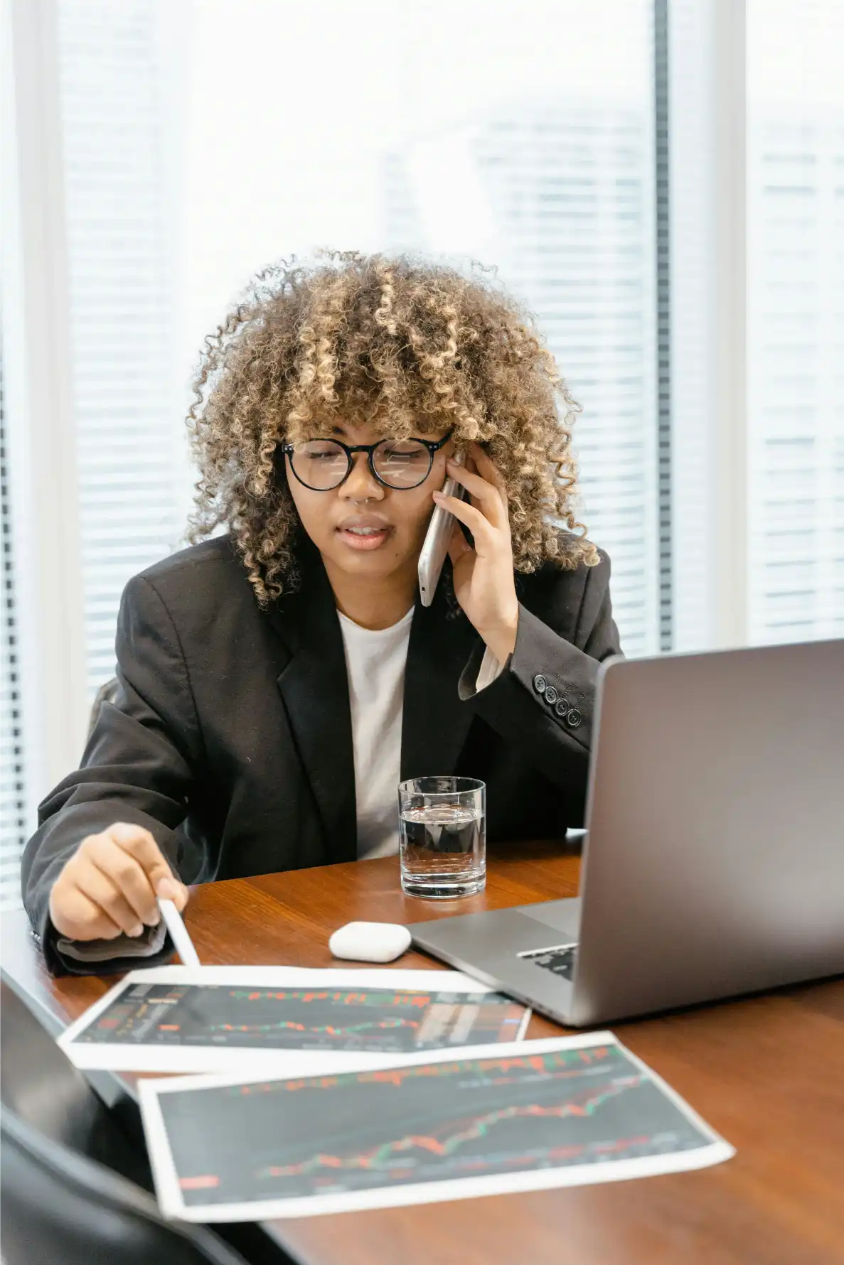 Pricing analyst reviewing e-commerce margin data and competitor pricing trends