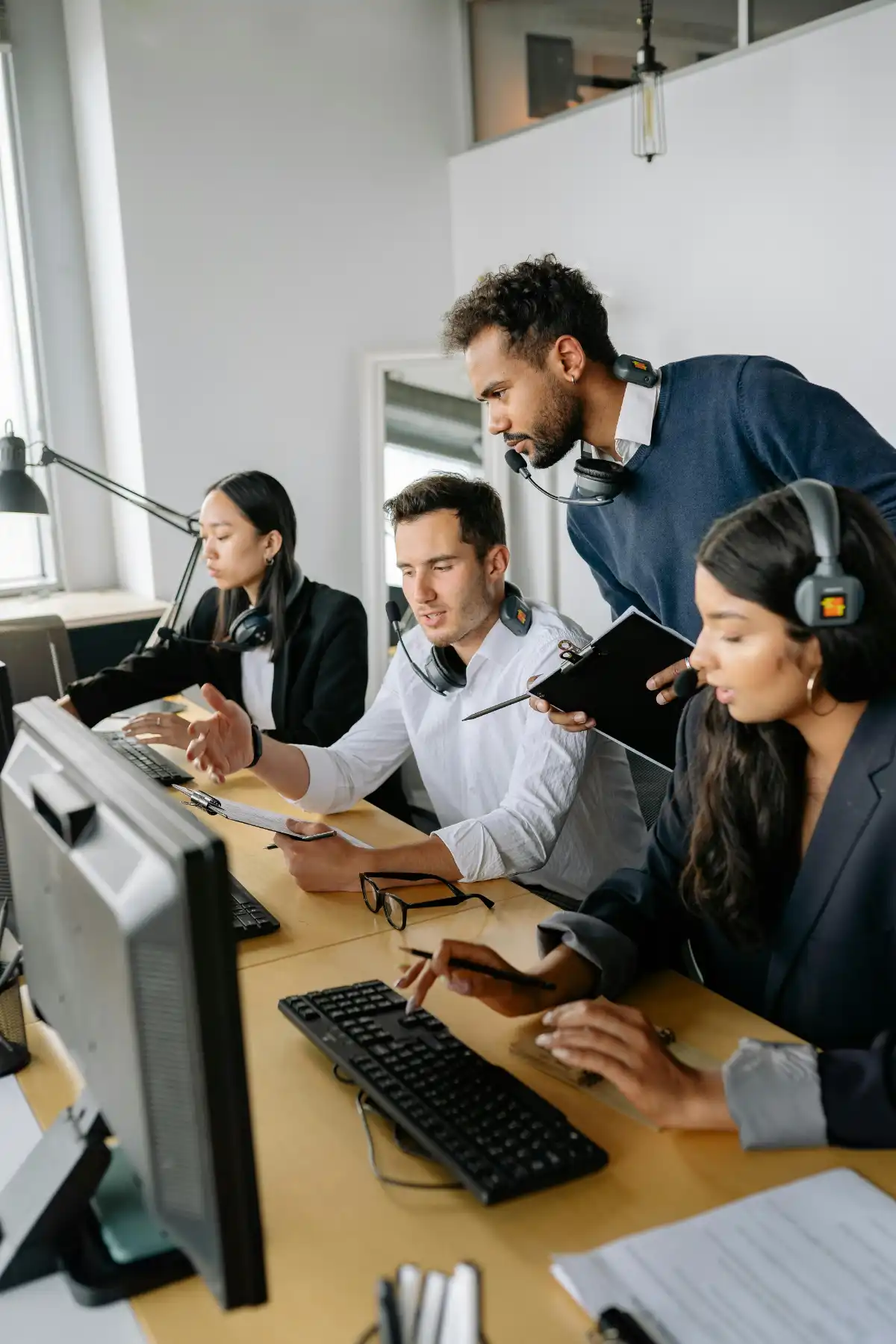NOC Analyst monitoring telecom networks and filtering alerts